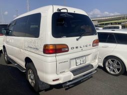 2000 Mitsubishi Delica Space Gear Chamonix full