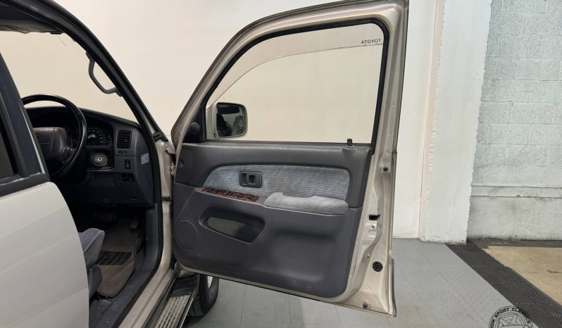 1995 Toyota Hilux Surf SSR-G full