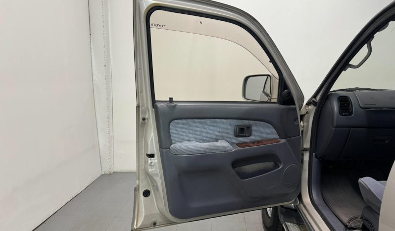 1995 Toyota Hilux Surf SSR-G full