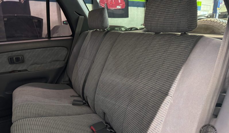 1995 Toyota Hilux Surf SSR-G full