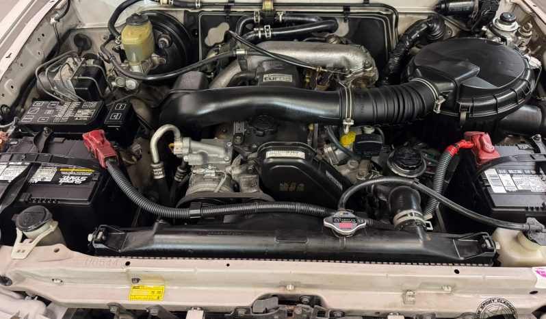 1995 Toyota Hilux Surf SSR-G full